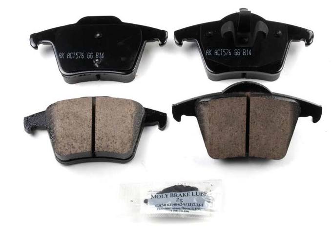 Volvo Disc Brake Pad Set - Rear 30793093 - Akebono Euro Ultra-Premium EUR980